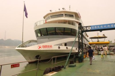 2015081509 Cruise Ship Yangtze River.jpg