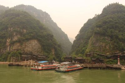 2015081583 Boats Xiling Gorge.jpg