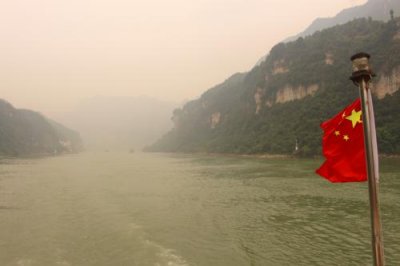 2015081589 Flag Xiling Gorge.jpg