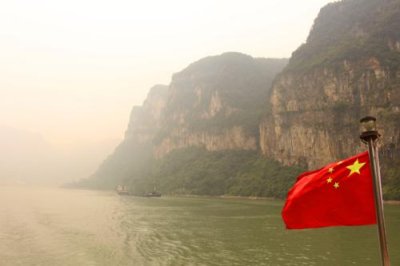 2015081605 China Flag Xiling Gorge.jpg