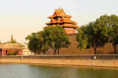 2015082194 Moat Forbidden City Beijing.jpg
