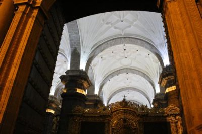 2016033335 Inside Cusco Cathedral.jpg