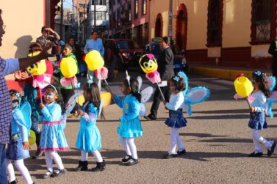 2016034490 Children in costume Puno.jpg