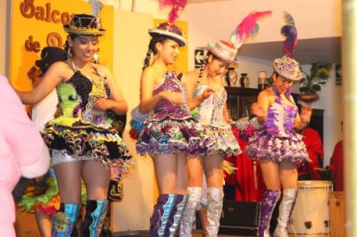 2016044542 Women in Costume Puno.jpg