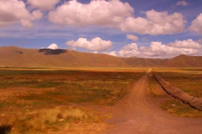 2016044606 Dusty road Altiplano.jpg