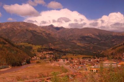 2016044680 Urcos town near Cusco.jpg