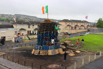 2016086963 Irish Tricolour Derry.jpg