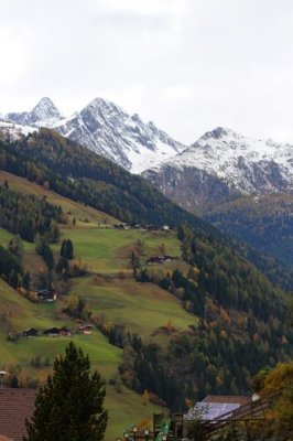 2016108307 Valley at Grosskircheim.jpg