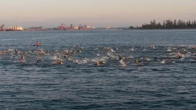 NewcastleTriathalonSwimmers20150301_065848.jpg
