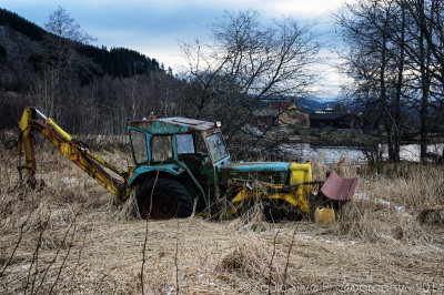 Vakker forlatt traktor