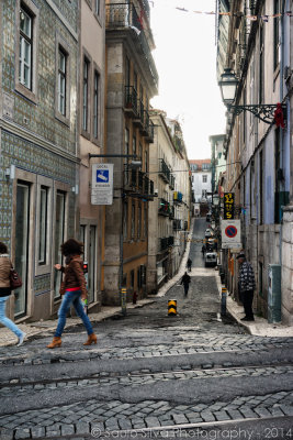 A beautiful narrow street, waiting for the rail train for the Pantheon