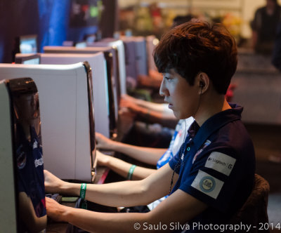 This is the Protoss player Hero, from team CJ Entus, in action!