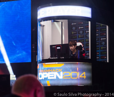 Hero preparing for the match. Solar was sitting on the booth to the left