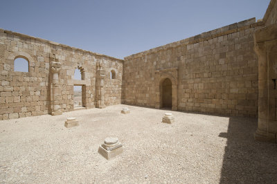 Jordan Qasr el-Hallabat 2013 0595.jpg
