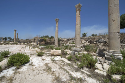 Gadara Macellum and colonnaded courtyard 1255.jpg