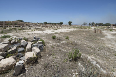 Gadara Macellum and colonnaded courtyard 1259.jpg