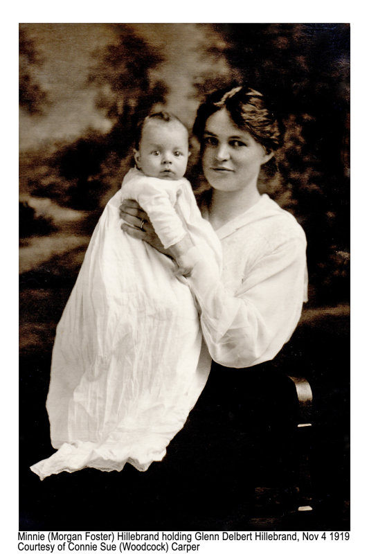 Minnie Hillebrand holding Glenn Hillebrand 1919.jpg