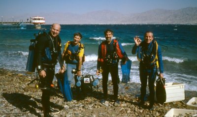 U.S Ambassador and Undersecretary of State Thomas Pickering, David Pilosof, Howard and David Fridman diving in Eilat. 