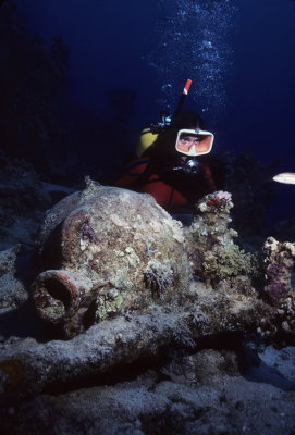 RS-Jessica on Amphora Wreck-1980-Image12_resize.jpg