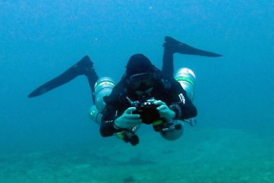 Bryan Hanson deep diving to 60 meters