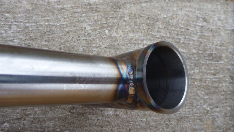 Looking down on the headtube junction