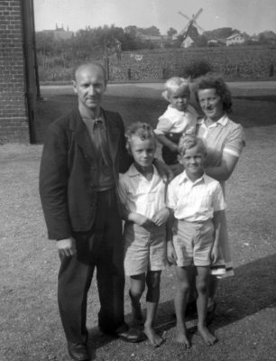 1950s_Bessel_family.jpg
