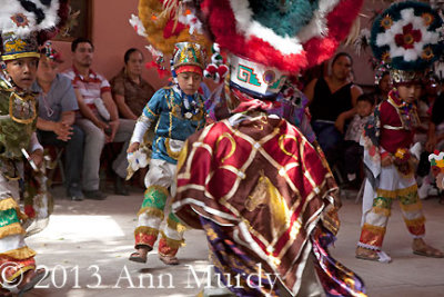 Children's Danza de la Pluma group