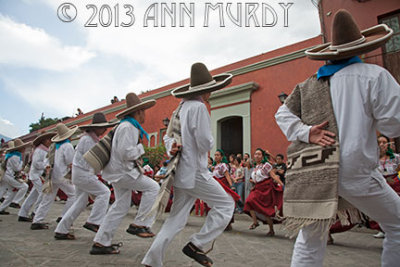 Dancers from San Antonino