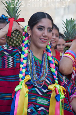 Flor de Pia dancers in parade