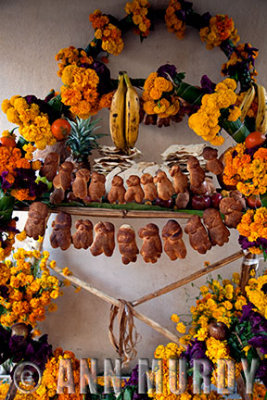 Altar with clayudas and pan de muerto