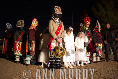 Danzantes waiting to enter La Capilla