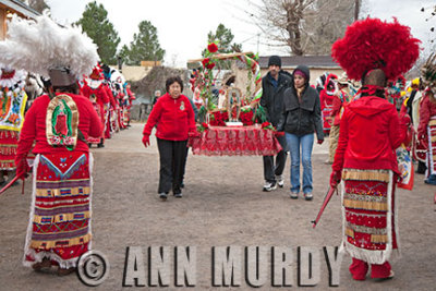 Mrs. Pacheco carrying the anda