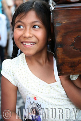 Girl carrying anda