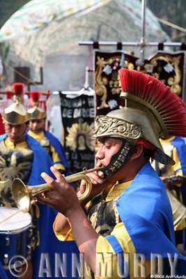 Annoucing start of procession