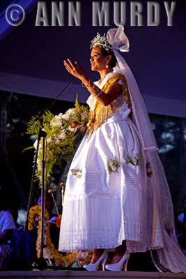 Contestant from Santa Cruz in wedding dress