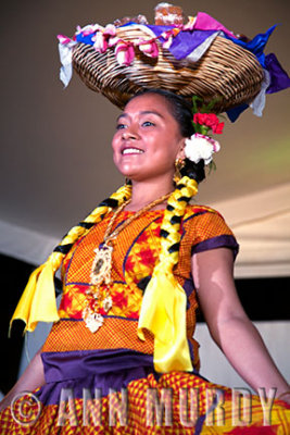 Contestant from Juchitan with basket