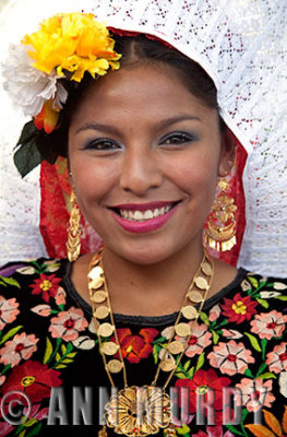 Tehuana wearing resplandor