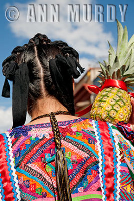 Back of Flor de Pia dancer