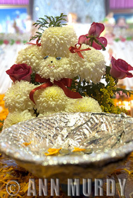 Chrysanthemun poodle and offering dish