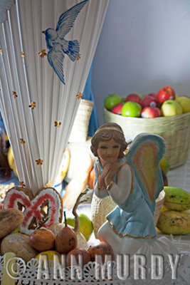 Angel with fruit