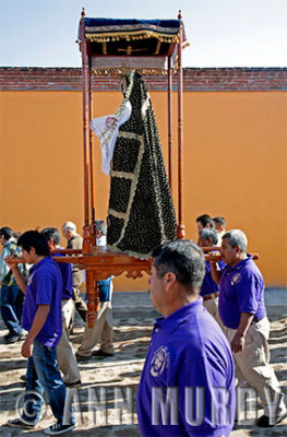 Carrying the Madre Dolorosa