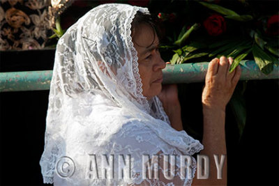 Lady in procession carrying anda
