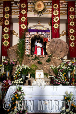 Altar with El Seor de la Resurectin