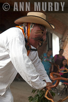 Section 5 Viejo dancing the jarabe