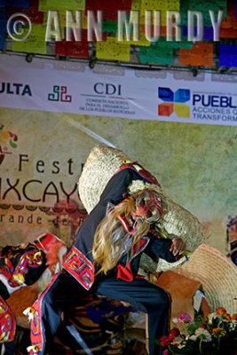 Acatln Osorio dancer onstage