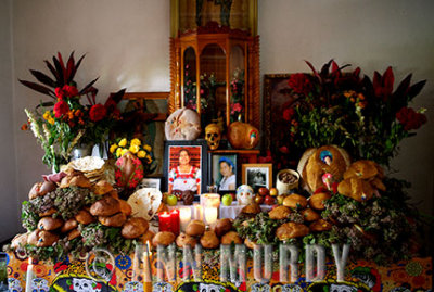 Horizontal view of Doa Maria's altar