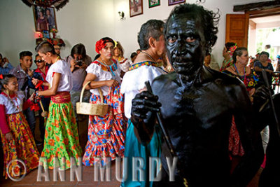 Dancing inside La Galera de la Chunt