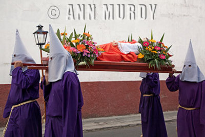 Carrying Cristo in procession