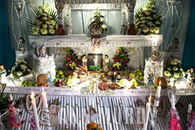 Detail of altar for Teresa Tapia Aparicio