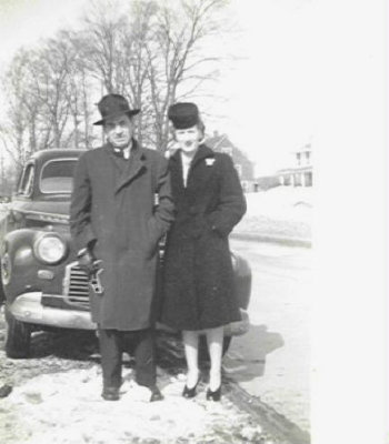 MOM & DAD 1945.JPG
